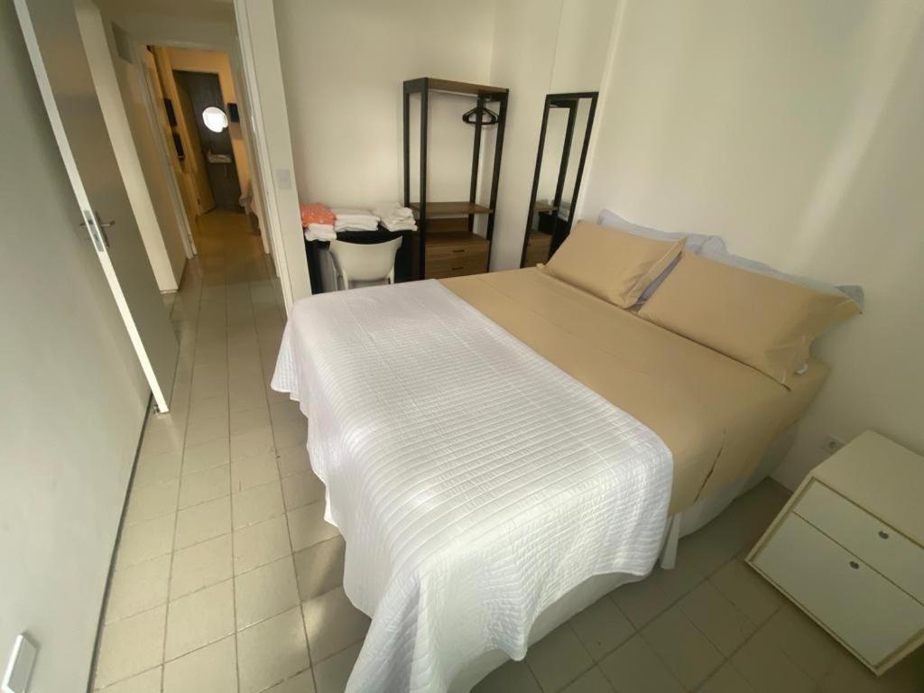 Apto Agradavel E Proximo Da De Ponta Maceio (Alagoas)
